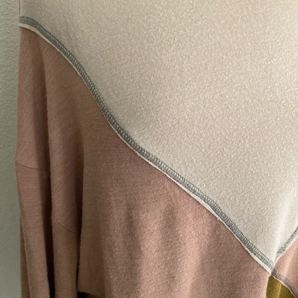 ❤️$5 BUNDLE SALE Roolee pullover - Picture 3 of 6